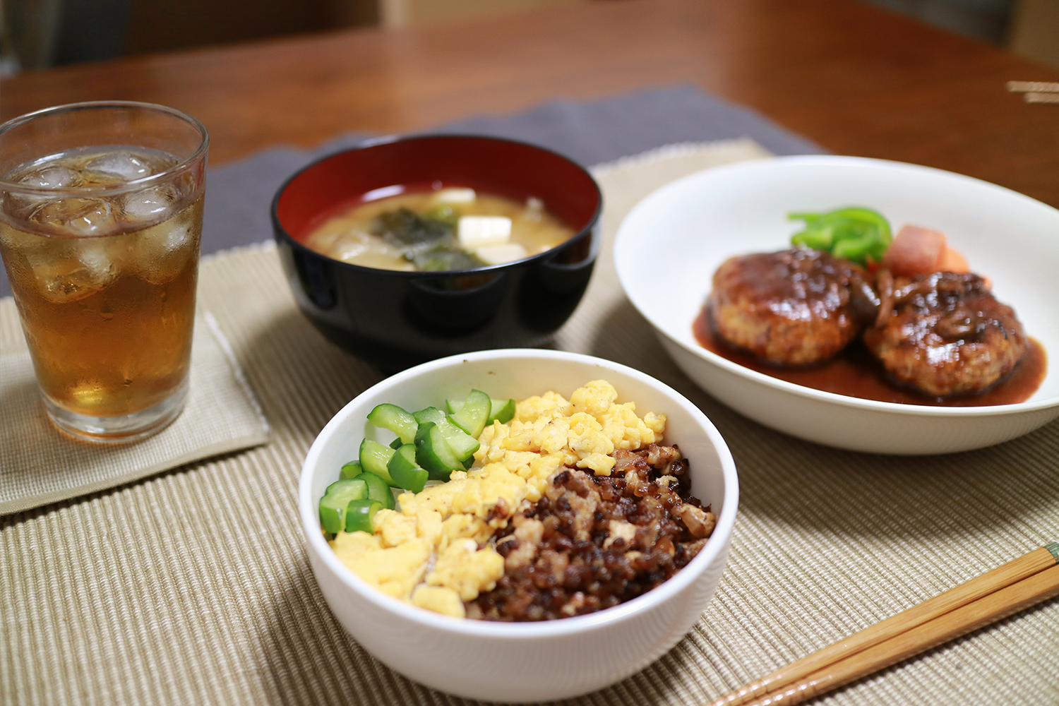 4毒抜き 家族 食卓 玄米ごはん 味噌汁