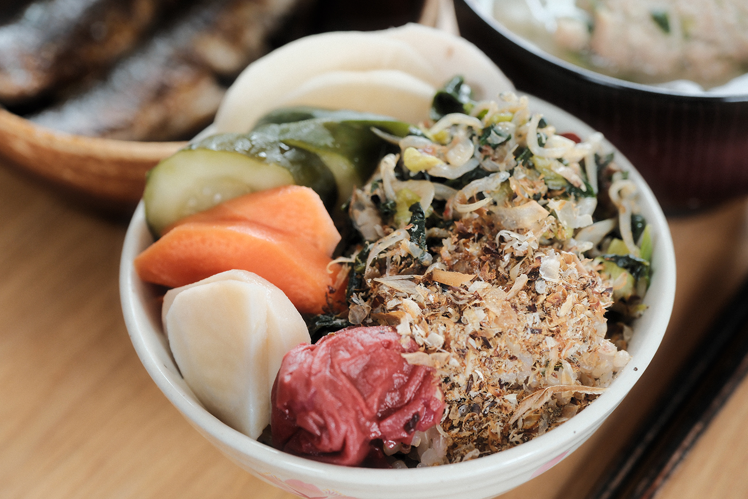 4毒抜き 玄米ごはんにいわしぶしと梅干しとぬか漬け