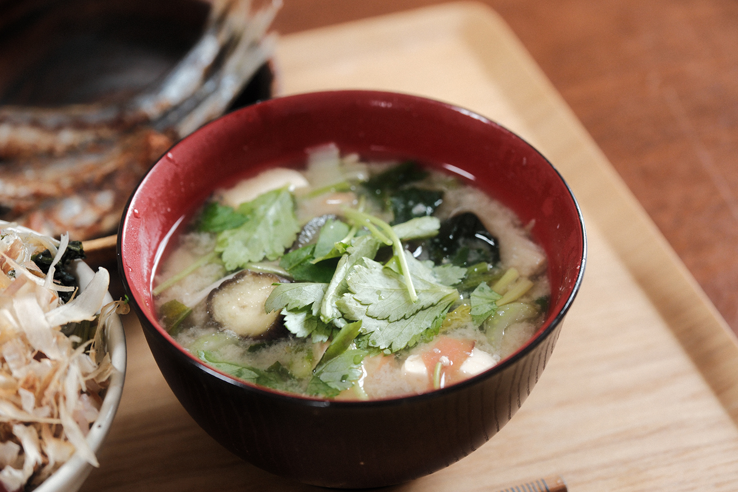 4毒抜き 具沢山味噌汁 なす 三つ葉 きのこ 豆腐