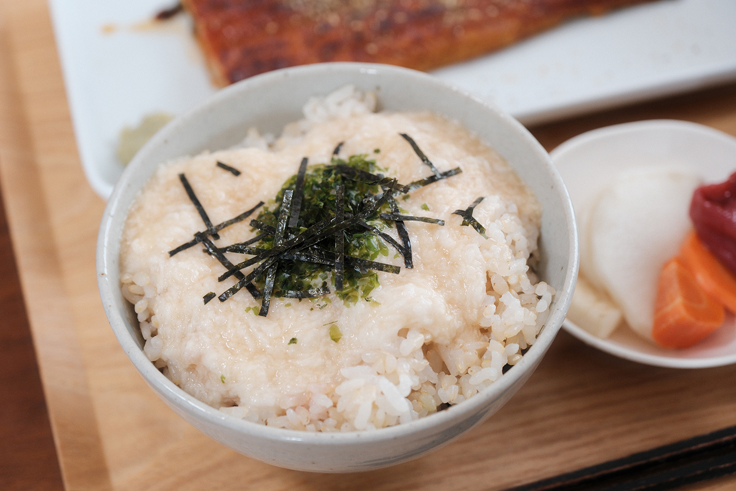 ごはんはとろろをオン