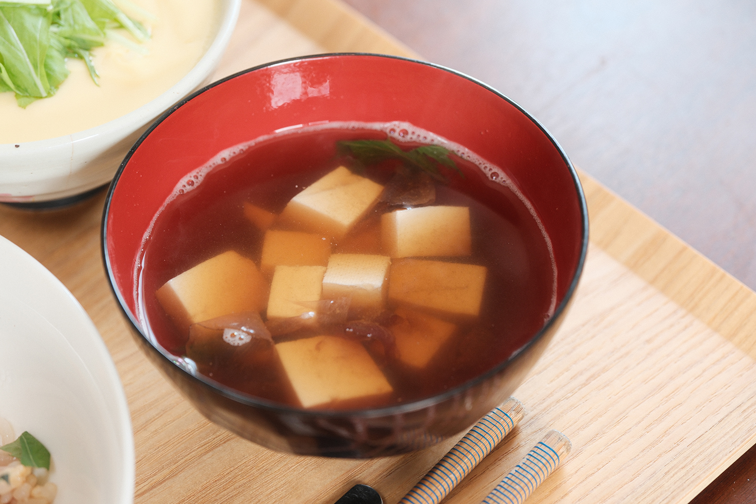 豆腐と三つ葉の醤油汁