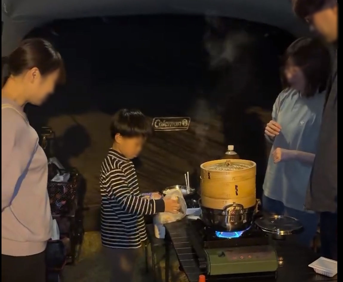 キャンプで作った蒸し餃子
