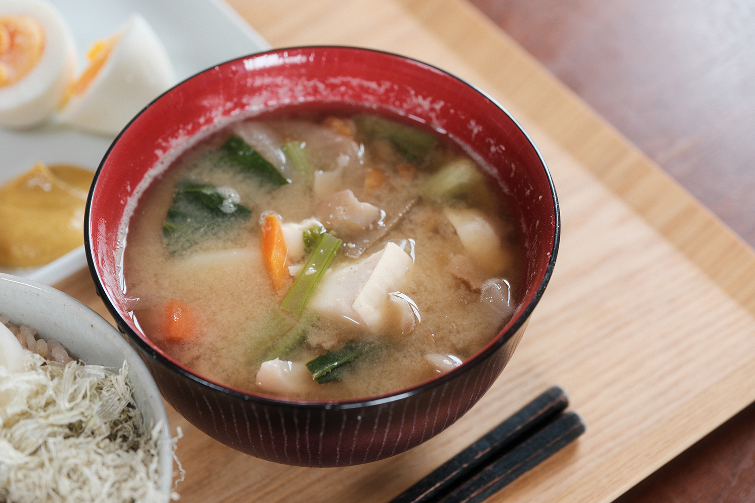 味噌汁は今日もなめこ