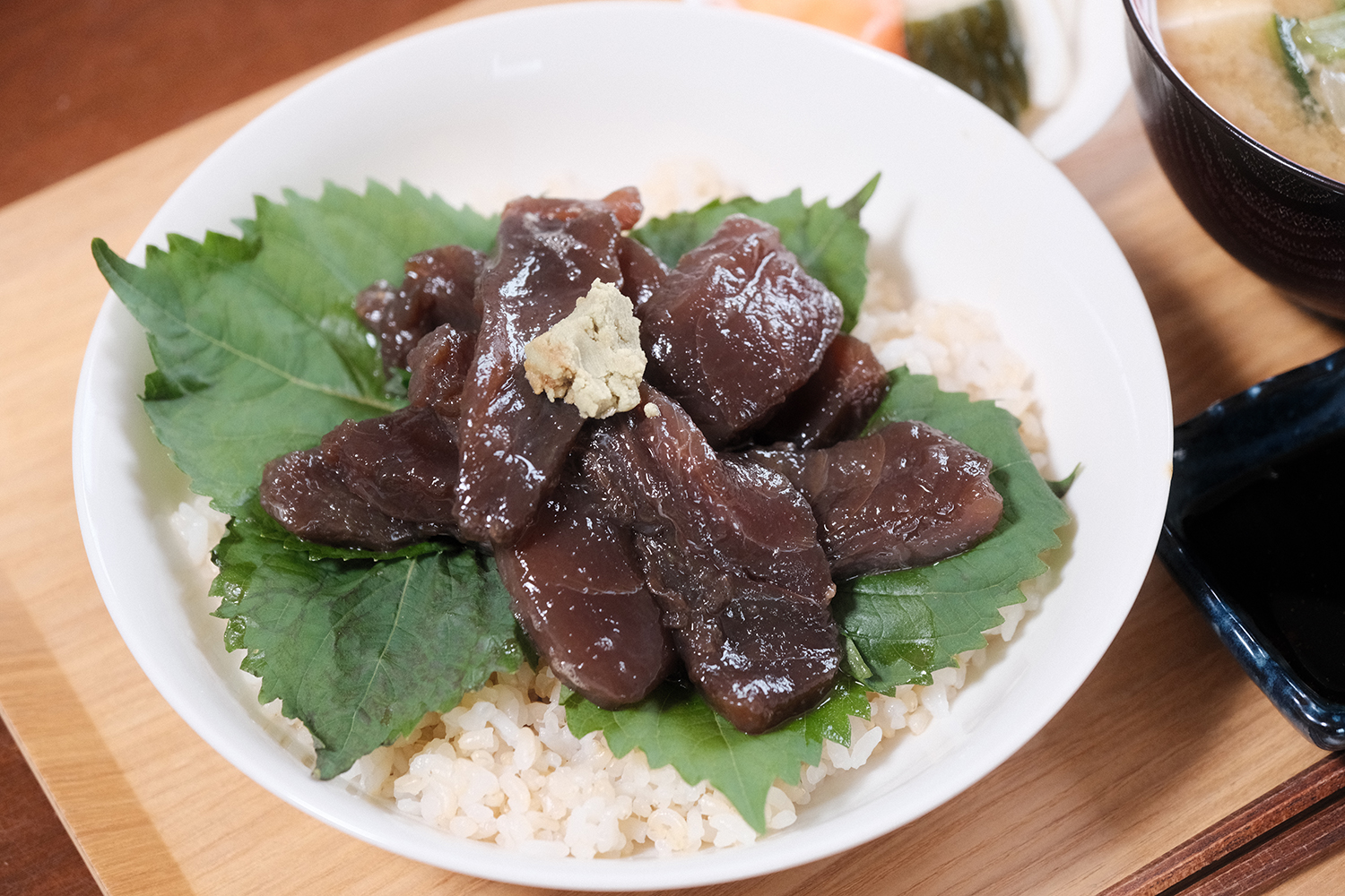 4毒抜き ビンチョウマグロ 漬け丼 大葉 わさび